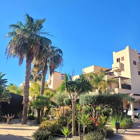 Bajo Con Terraza Espectacular Al Lado De La Playa Y Con Acceso Directo A La Piscina! *