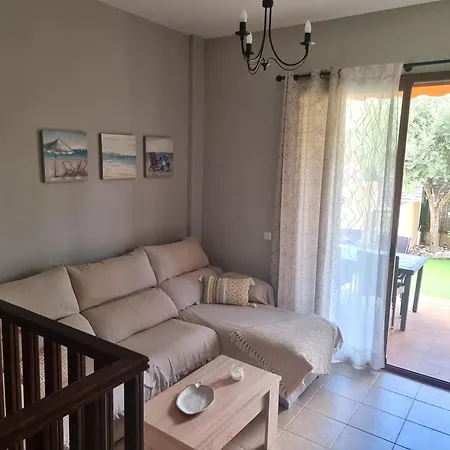 Bajo Con Terraza Espectacular Al Lado De La Playa Y Con Acceso Directo A La Piscina! *