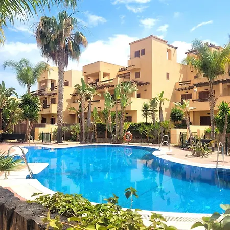 Bajo Con Terraza Espectacular Al Lado De La Playa Y Con Acceso Directo A La Piscina! *